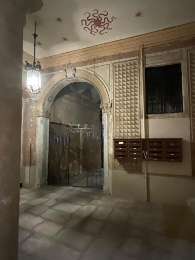 Apartment In 3 Minutes From Duomo Ingresso Via Dei Piatti Милан Экстерьер фото
